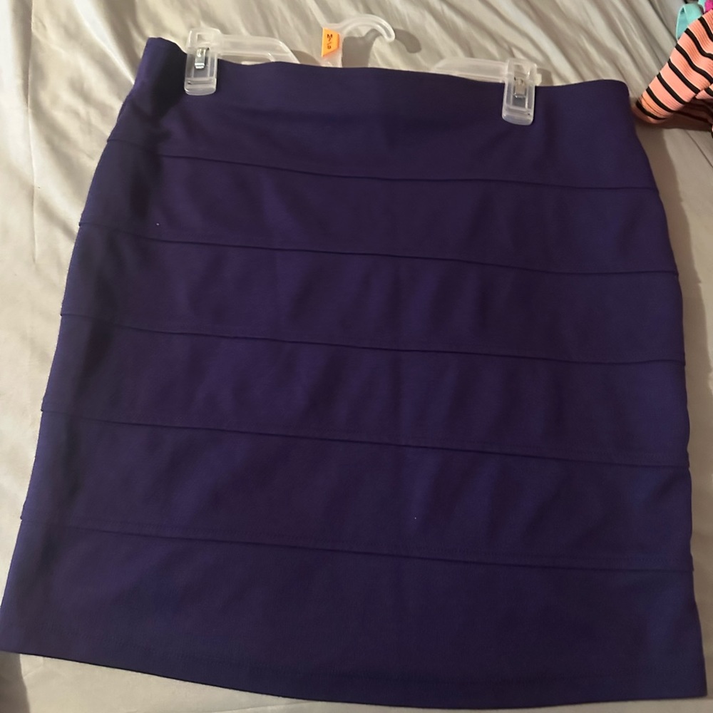 1X forever 21 purple skirt, has stretch, 18 inches, elastic in waistband